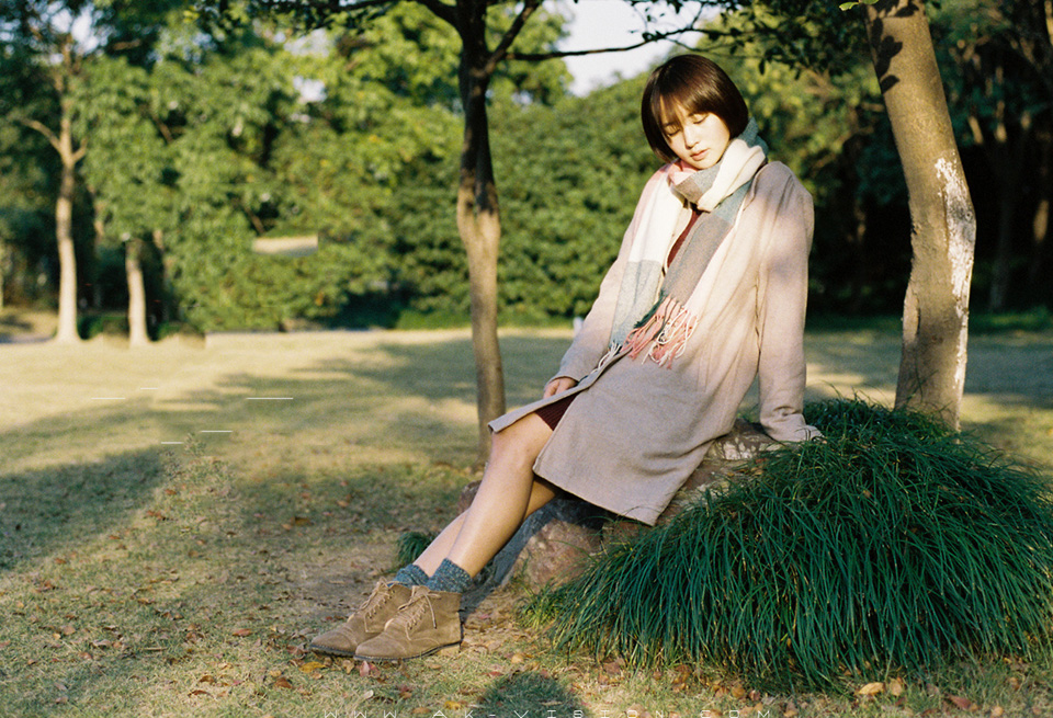 时尚少女的唯美户外