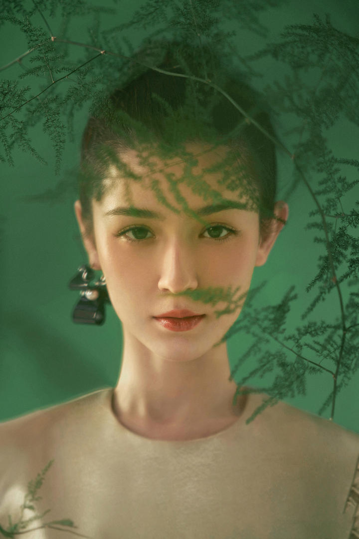 漂亮新疆美女明星哈尼克孜图片