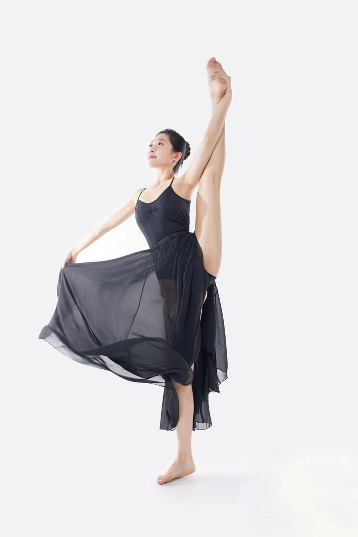 高难度瑜伽动作朝天蹬美女舞蹈老师图片