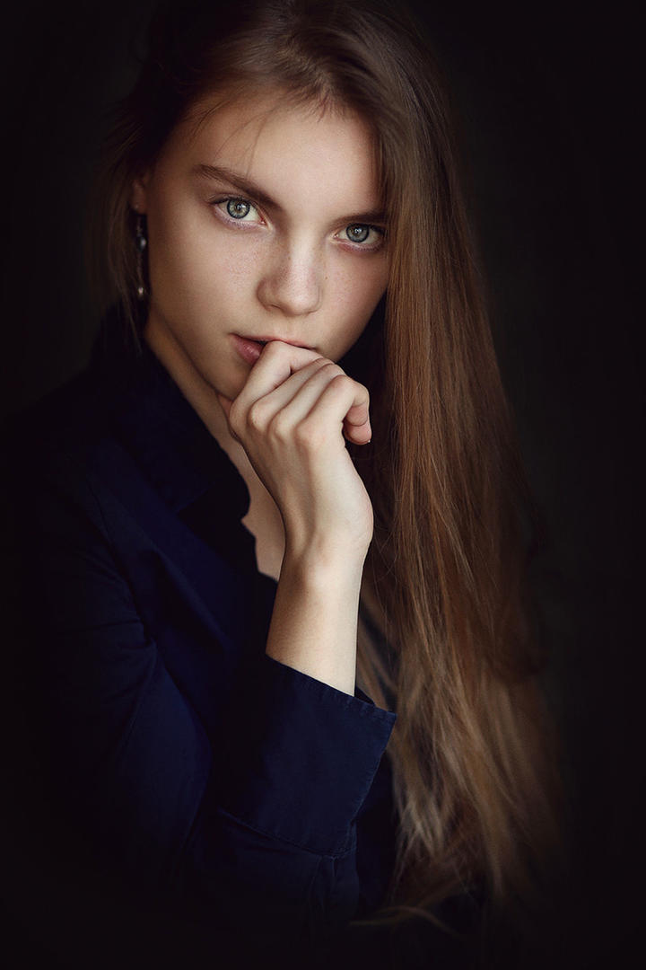 欧美女生气质艺术写真