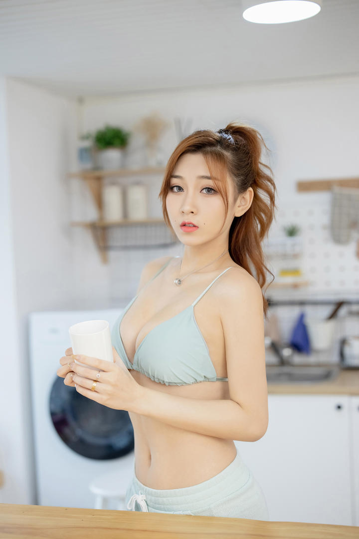 国产大胸精品宾馆精品酒店极品美女性感图片