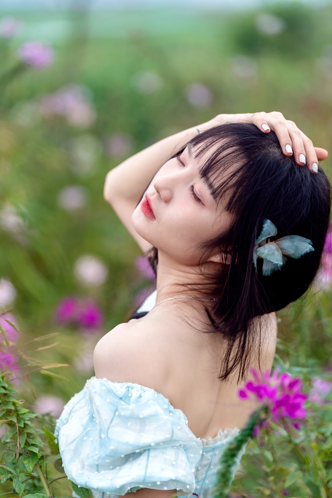 春日户外性感少女人体艺术写真摄影图片