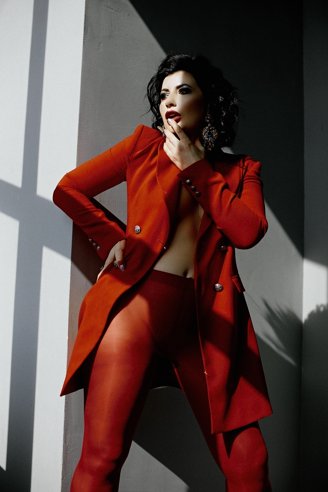 极致性感红色妖娆诱惑御姐人体模特图片