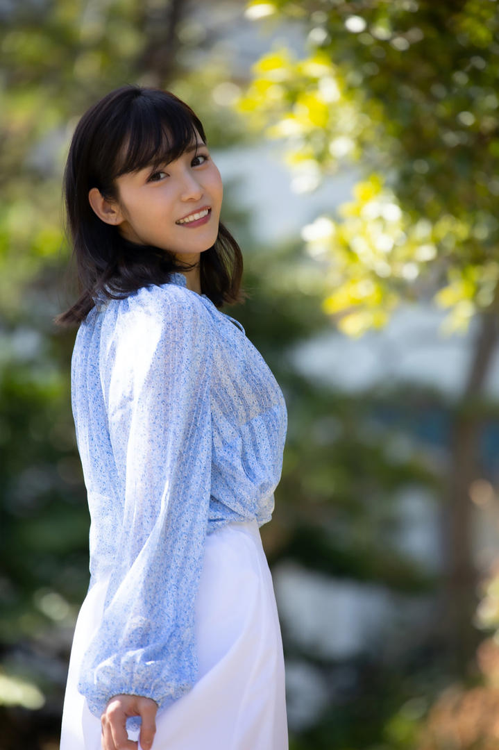 日本清纯短发女孩手机壁纸素材下载