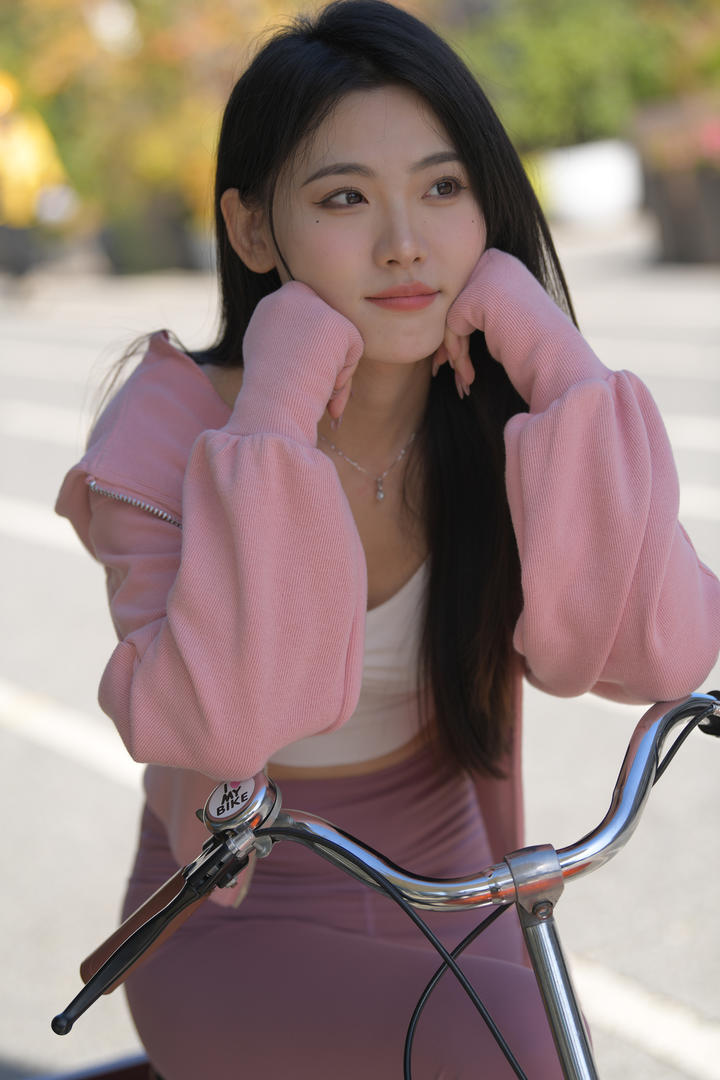 99国产街拍瑜伽紧身裤美女图片