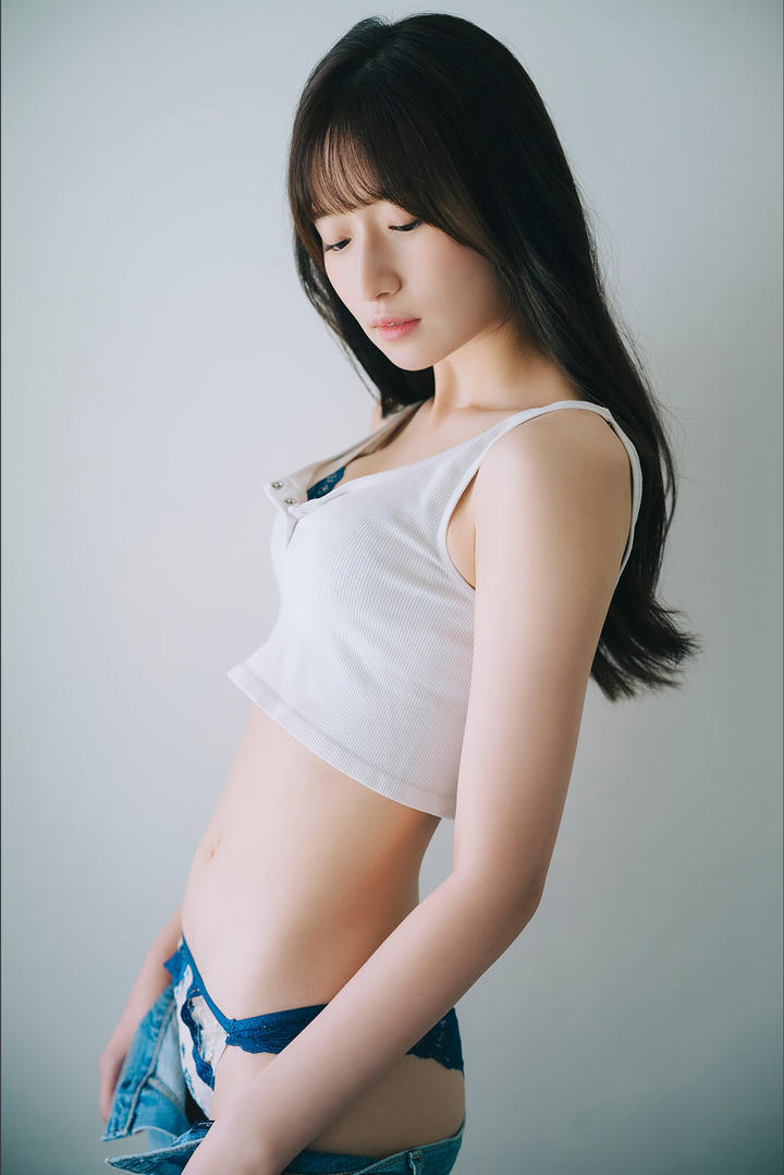 日本牛仔裤美女特写