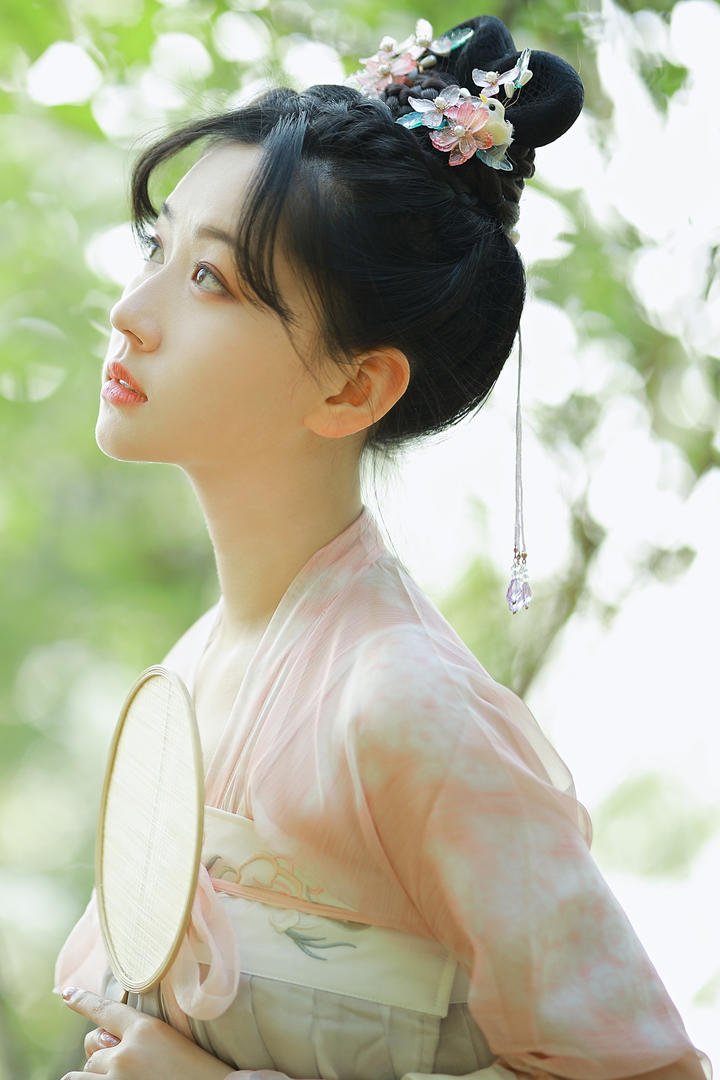 清纯古装气质美女侧脸艺术照写真图片