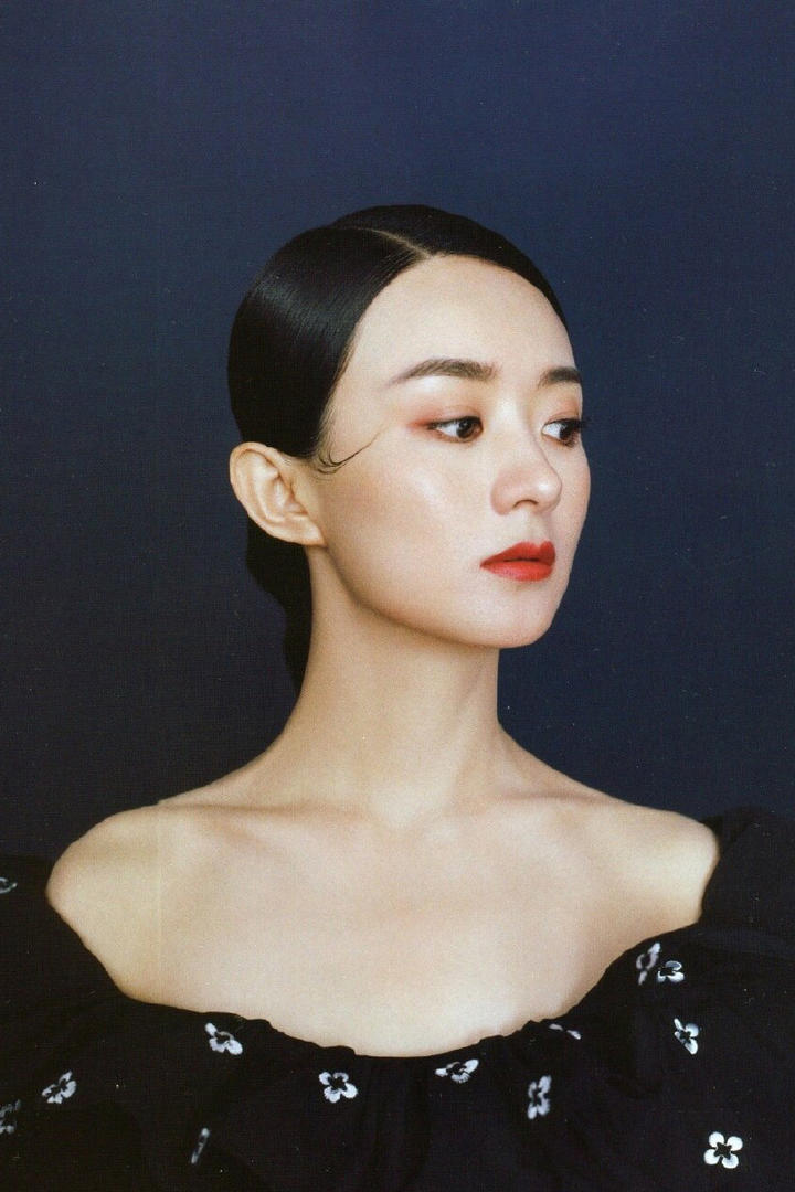 赵丽颖低胸礼服性感典雅写真图片