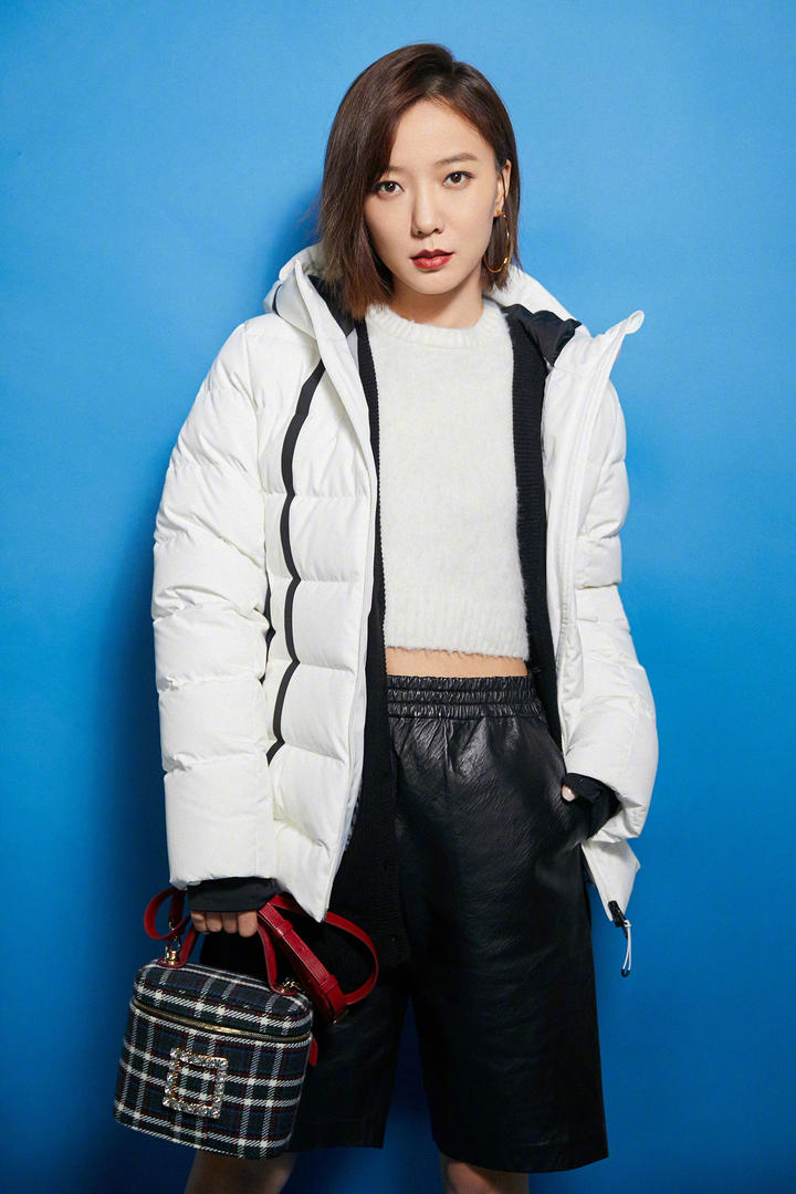 中国美女明星王珞丹羽绒服广告图片