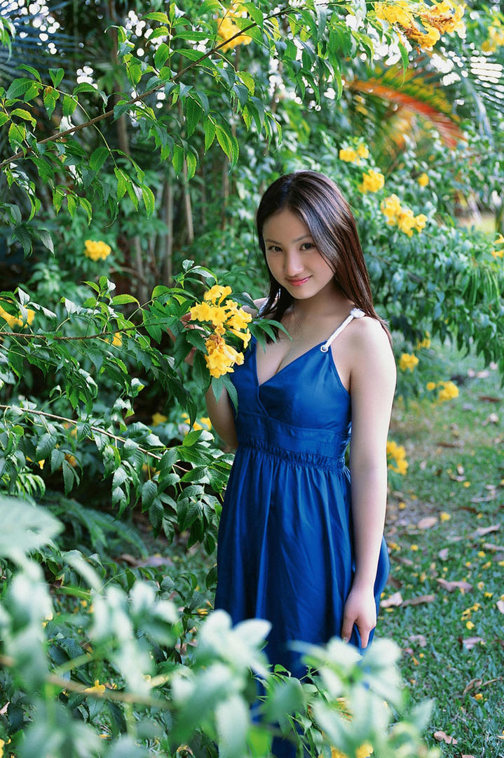 日本清纯美女野外人像摄影写真图片