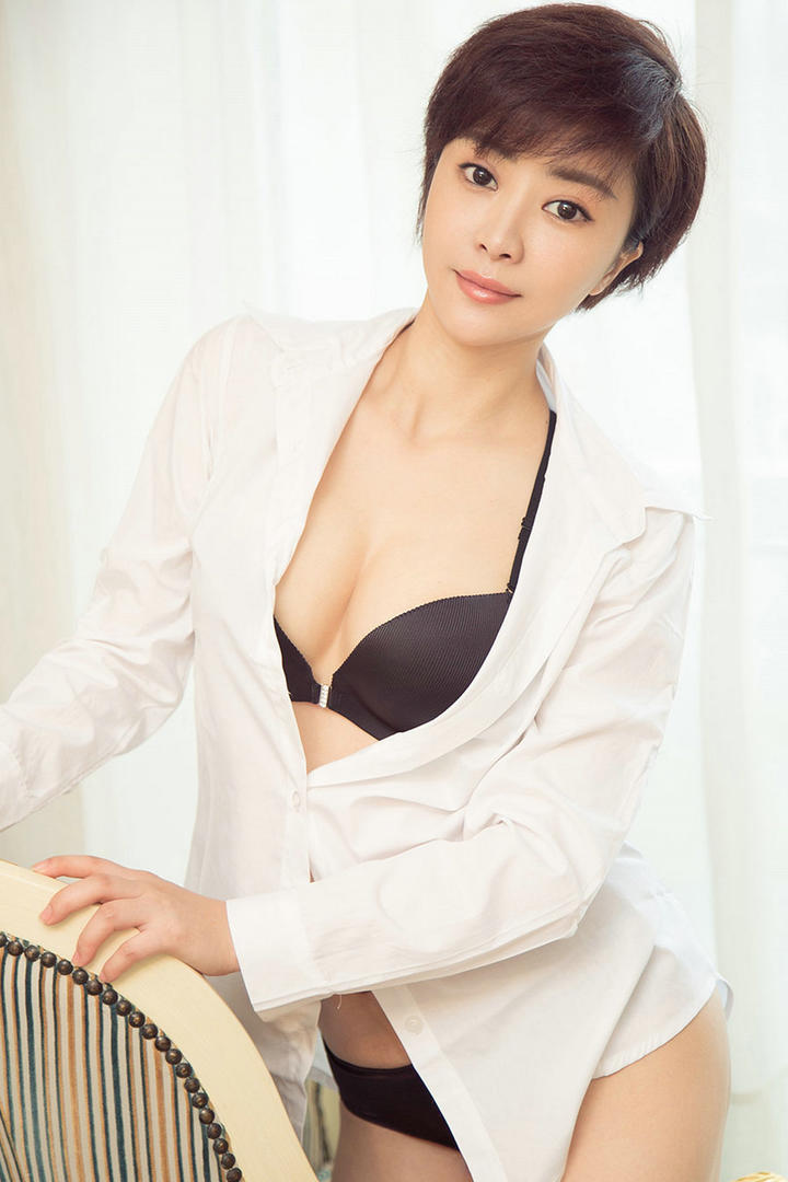 超清国内短发大胸美女图片