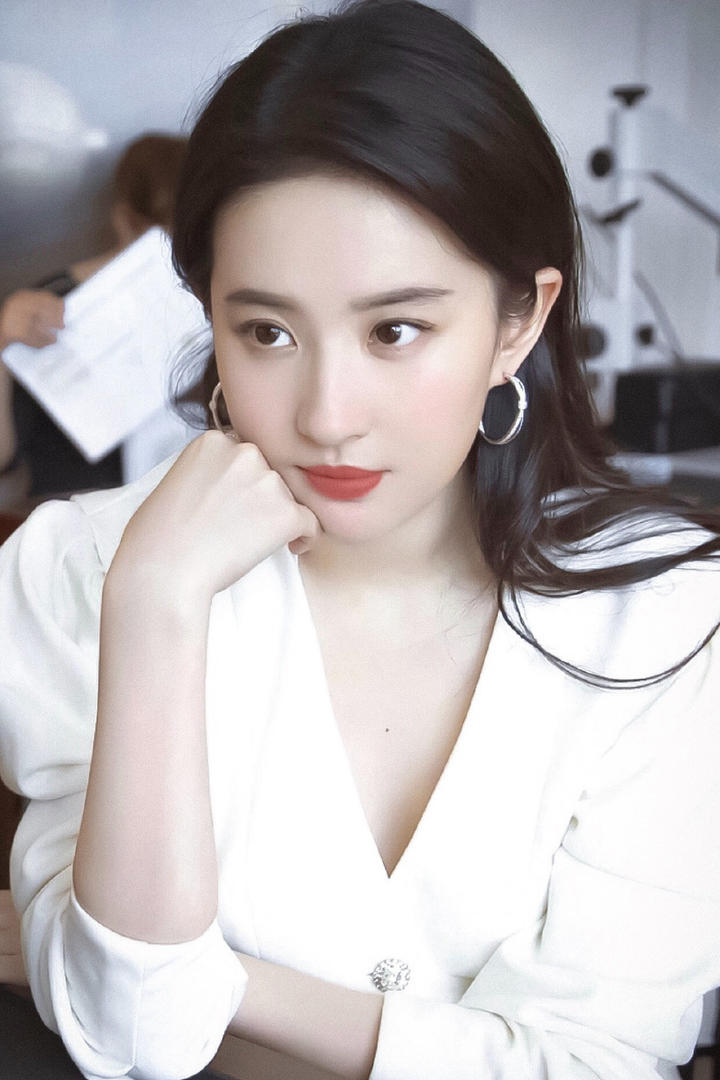 华裔漂亮女明星刘亦菲高清壁纸图片大全