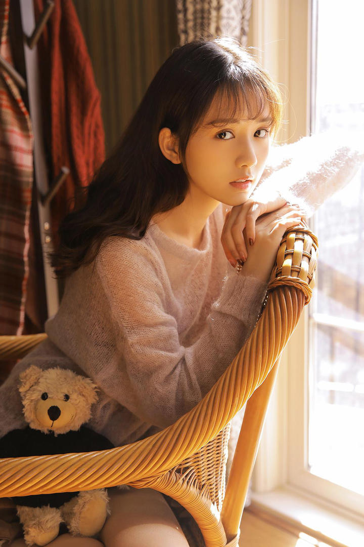 超清纯美女学生居家写真图片