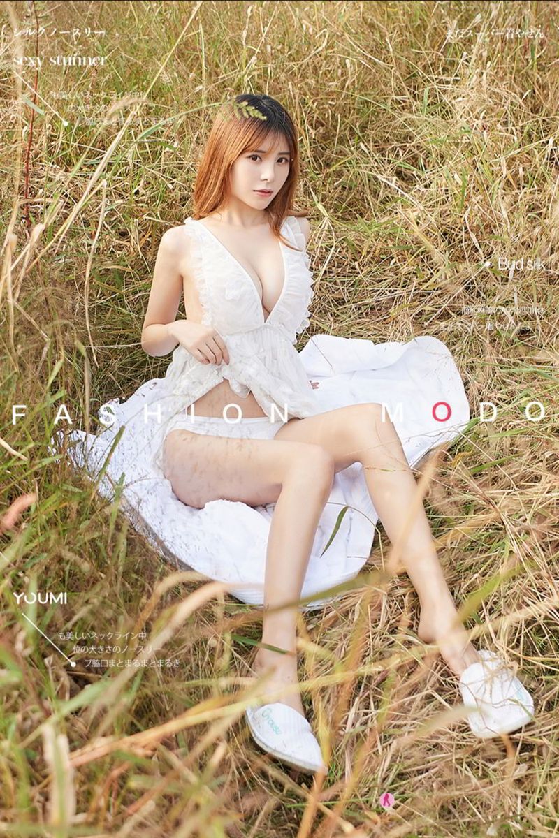YouMi尤蜜美女模特小语x修长美腿户外翘臀诱惑草丛养眼写真