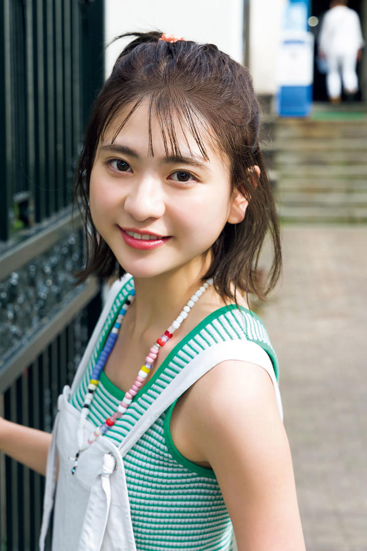 日本短发可爱美女街拍图片