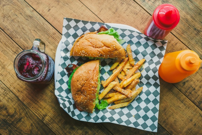 汉堡薯条番茄酱图片