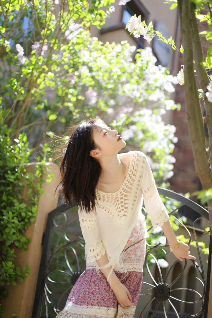 阳光下的清纯少女唯美写真壁纸图片大全