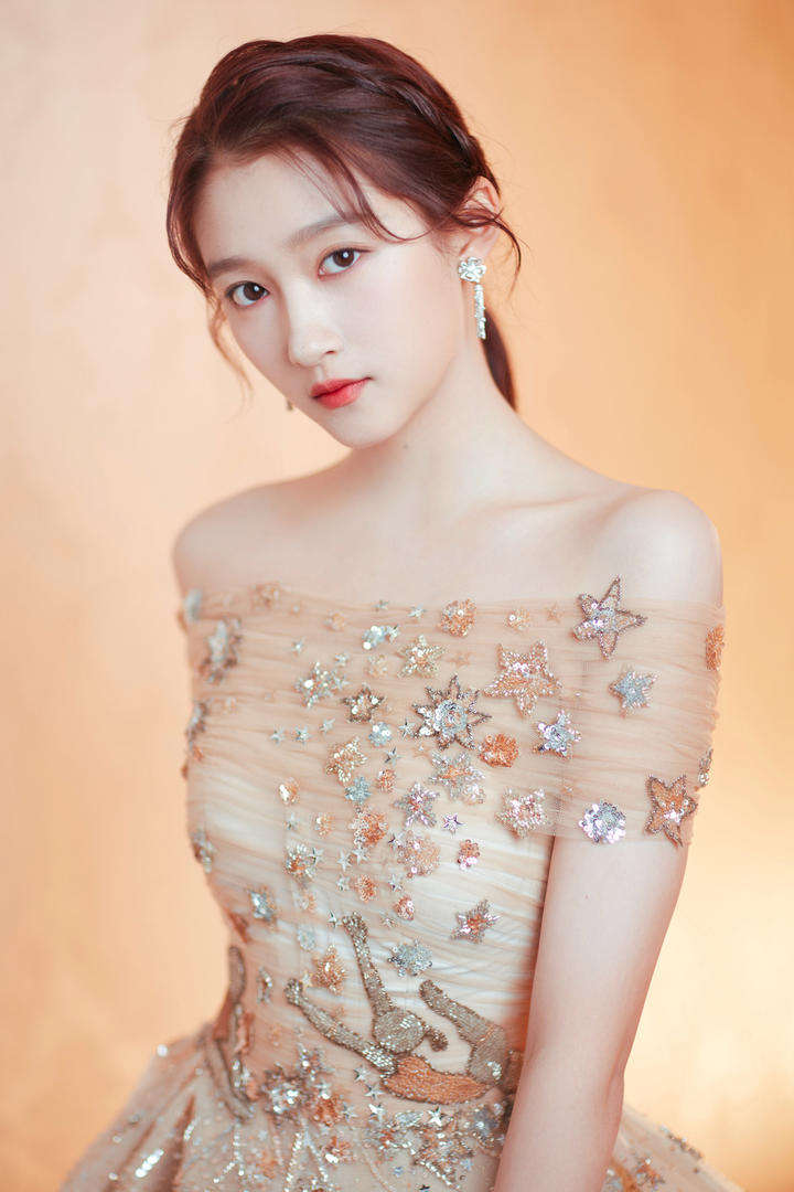 中国清纯时尚美女明星关晓彤唯美写真图片