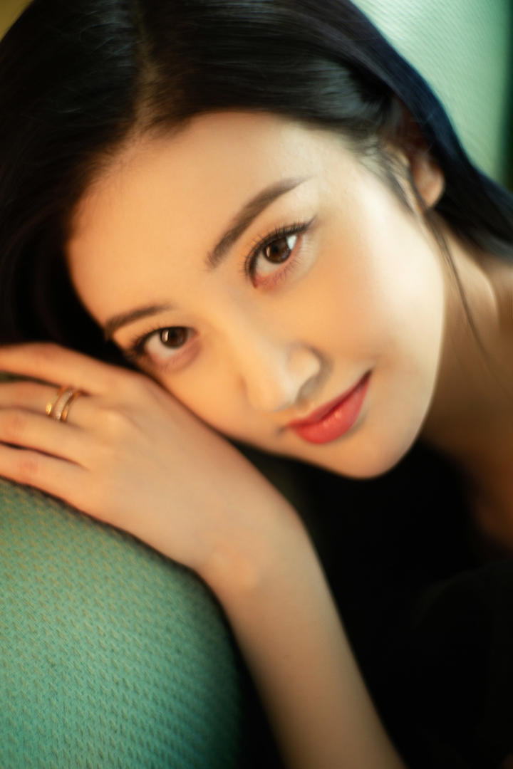 大眼睛美女景甜高清特写图片