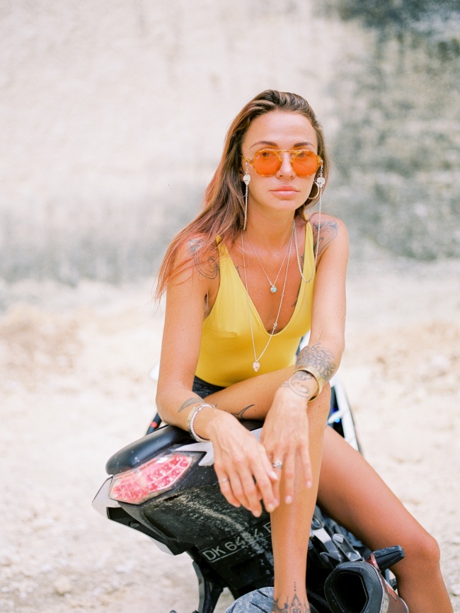 性感机车美女人体艺术写真图片