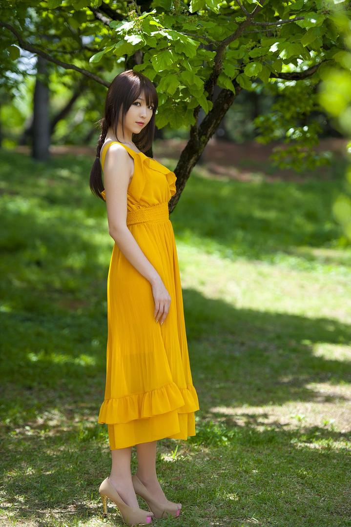 高清韩国气质长裙美女户外写真图片