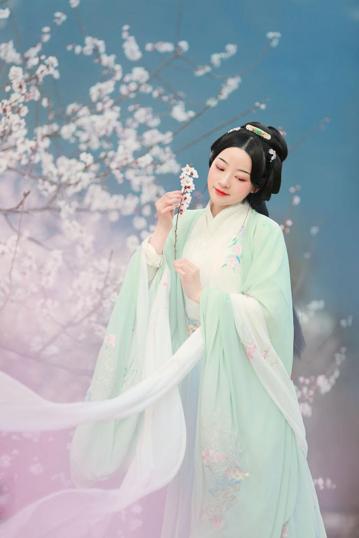 古装美女影楼艺术照图片