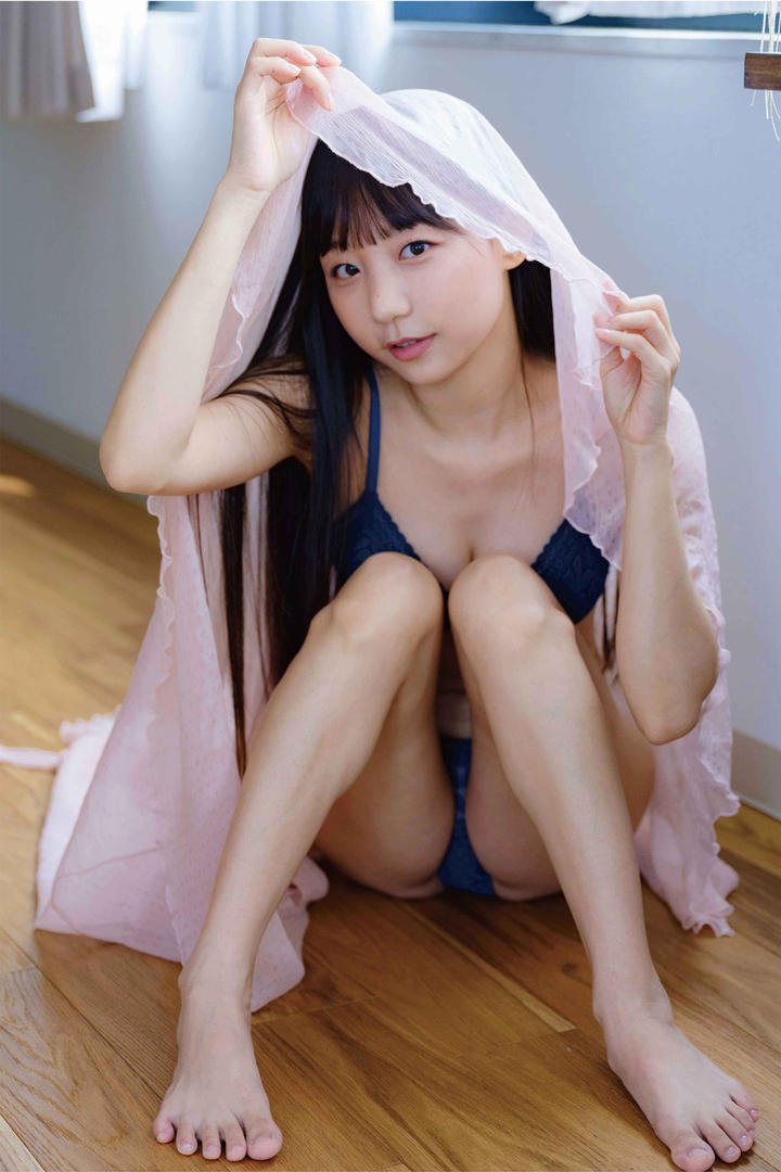 日产AV幼态小美女大胆内衣私拍写真套图