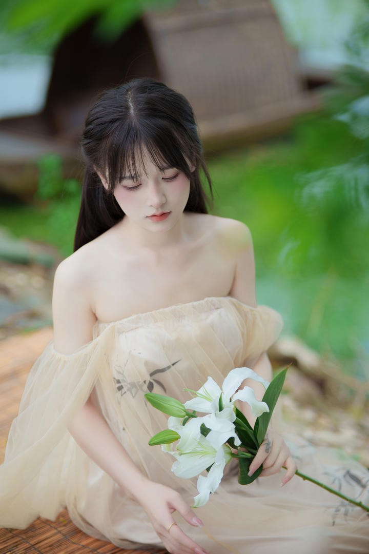 90后甜美美女唯美纯欲风人像摄影照片