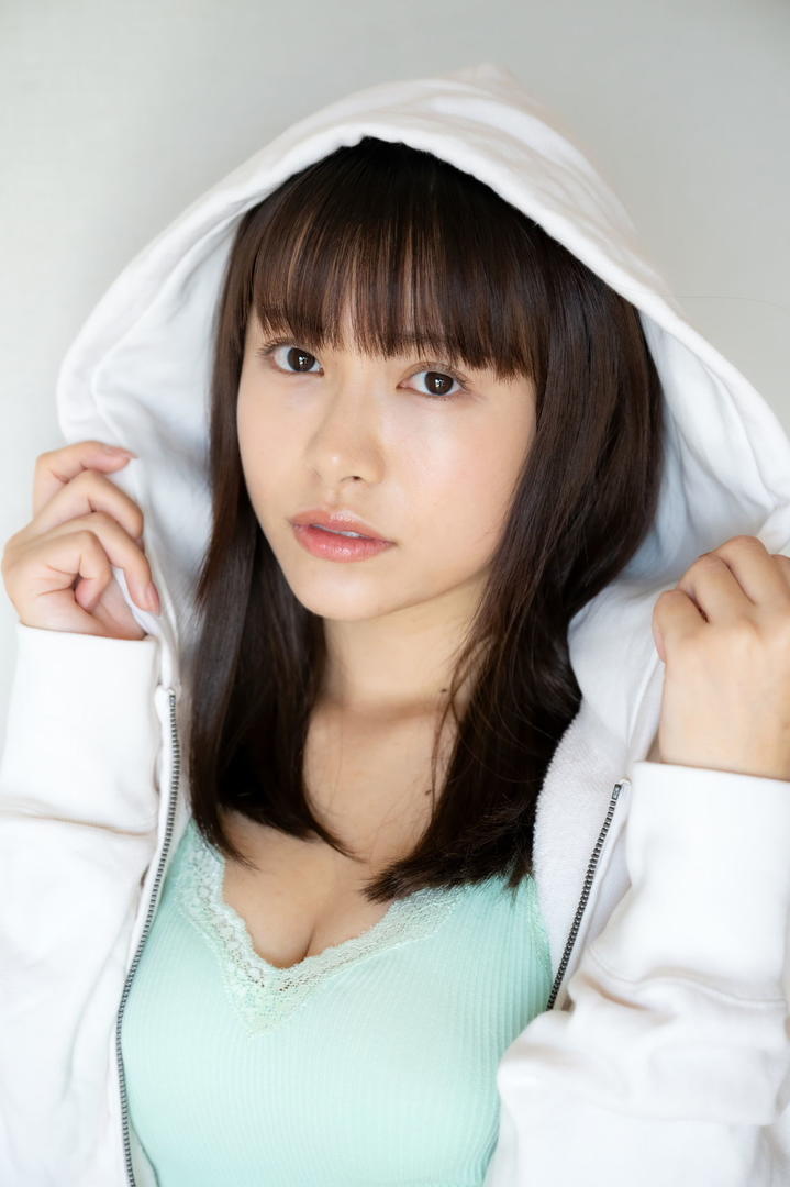 戴着帽子的日本漂亮美女手机桌面壁纸图片下载