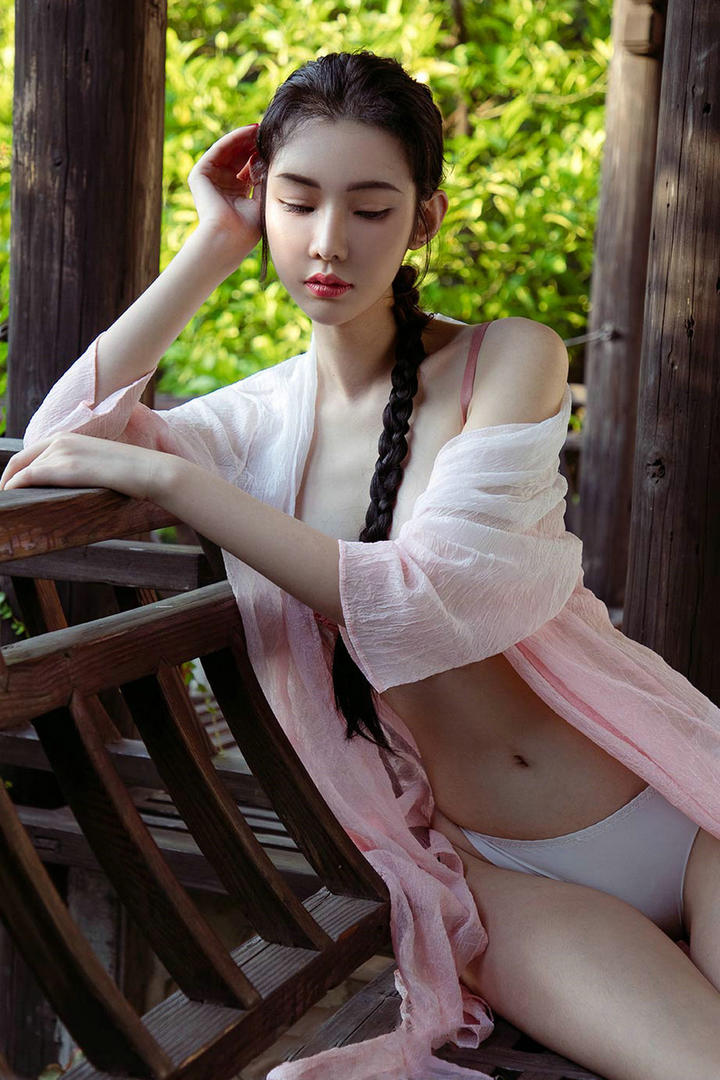 极品麻花辫古装美女萌琪琪户外写真图片