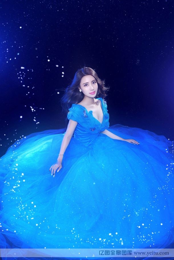 宅男女神性感晚礼服突显气质