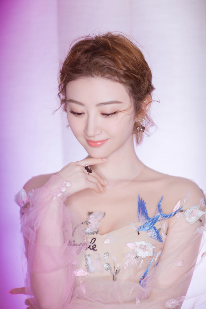 中国内地粉嫩美女明星景甜高清写真图片