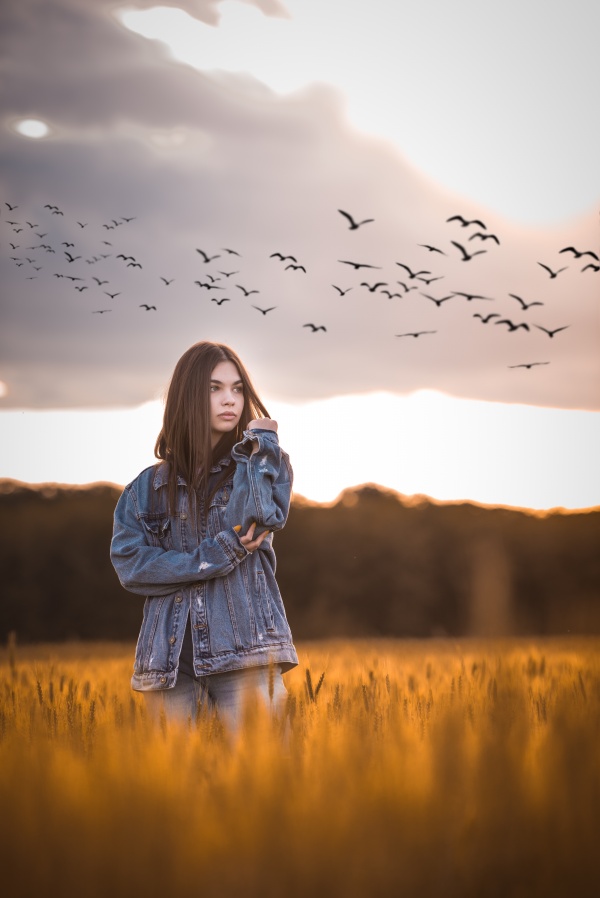 麦田风美女写真图片