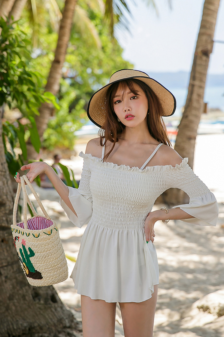 海边的超清韩国比基尼美女尹爱智写真图片