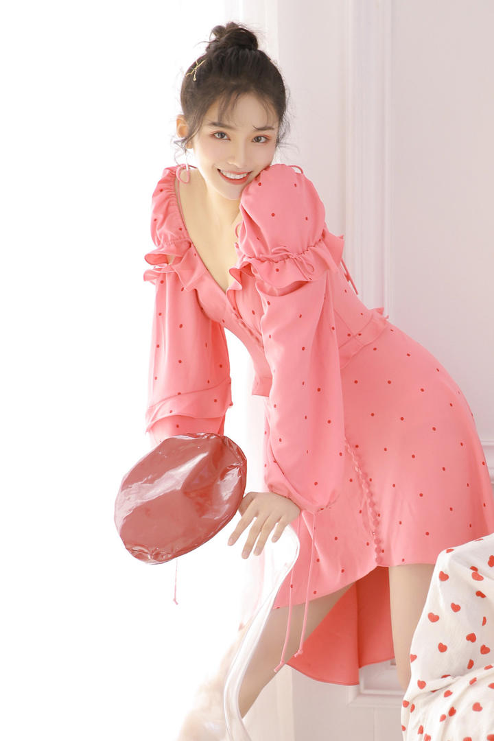 笑容甜美的治愈系头像女生简单气质