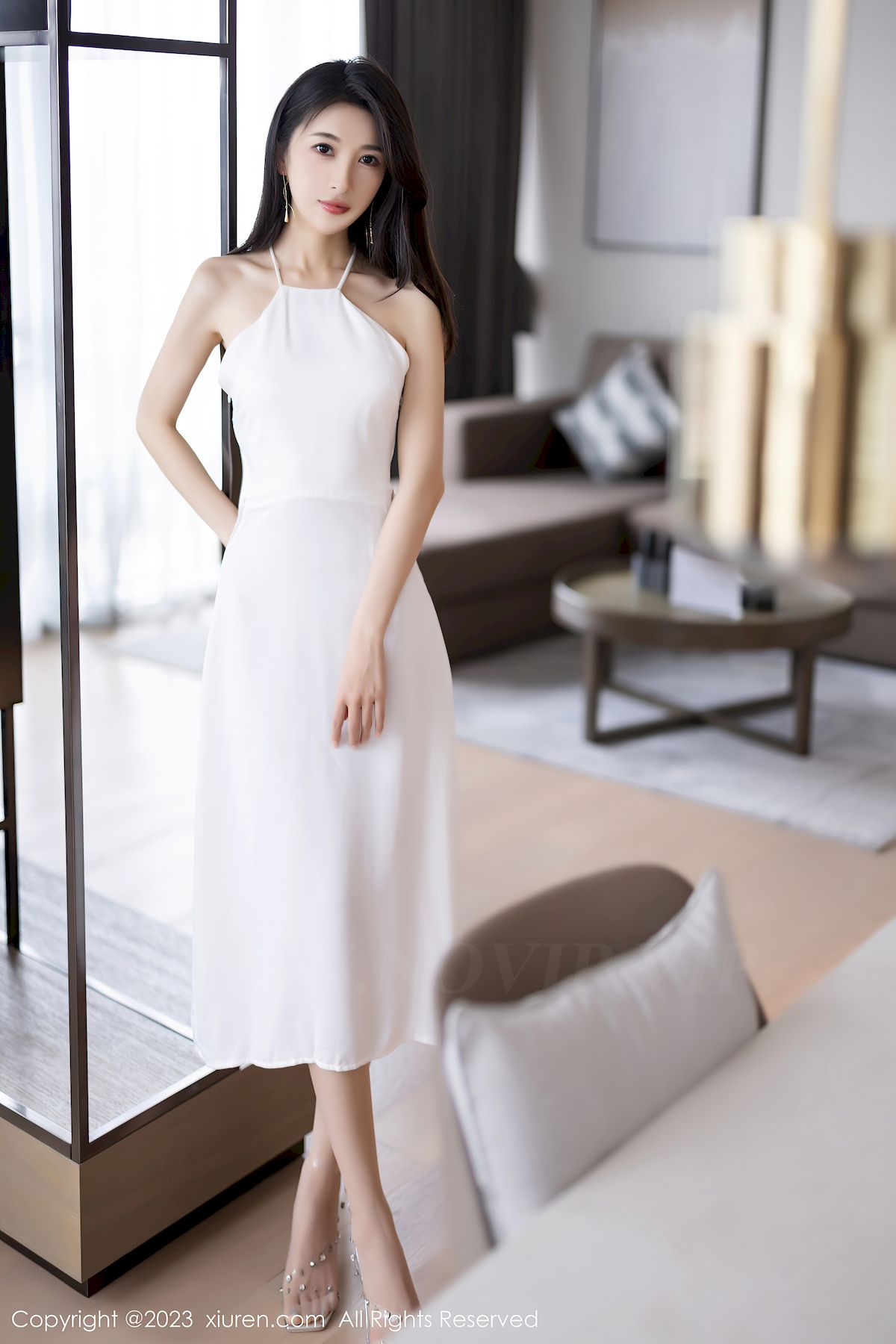 秀人网美女模特林乐一露肩长裙搭配原色丝袜性感写真