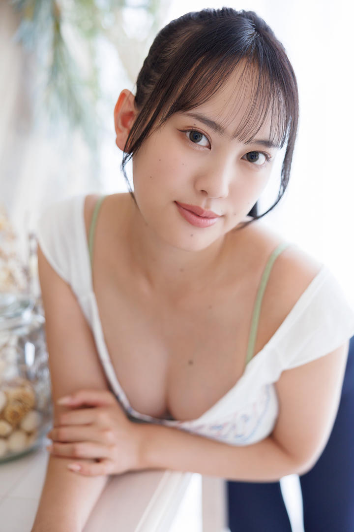 青草社区大胸美女高清手机桌面壁纸图片