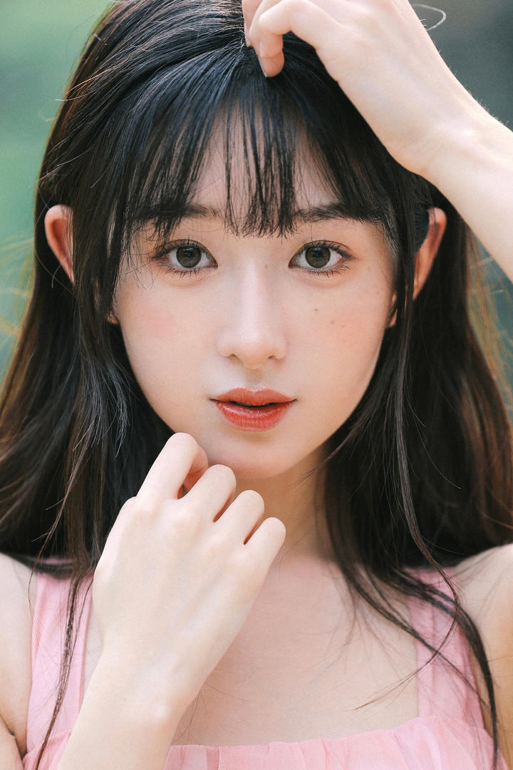 性感樱桃小嘴清纯少女写真图片大全