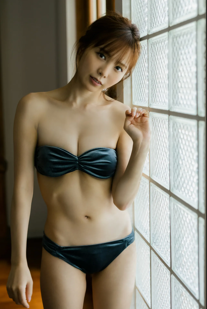 日韩精品国产乱码久久久EA7美女性感写真照片