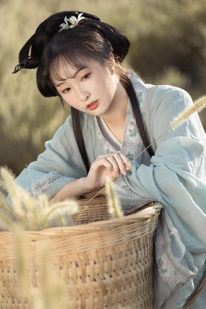 气质古装美女高清唯美艺术写真大图