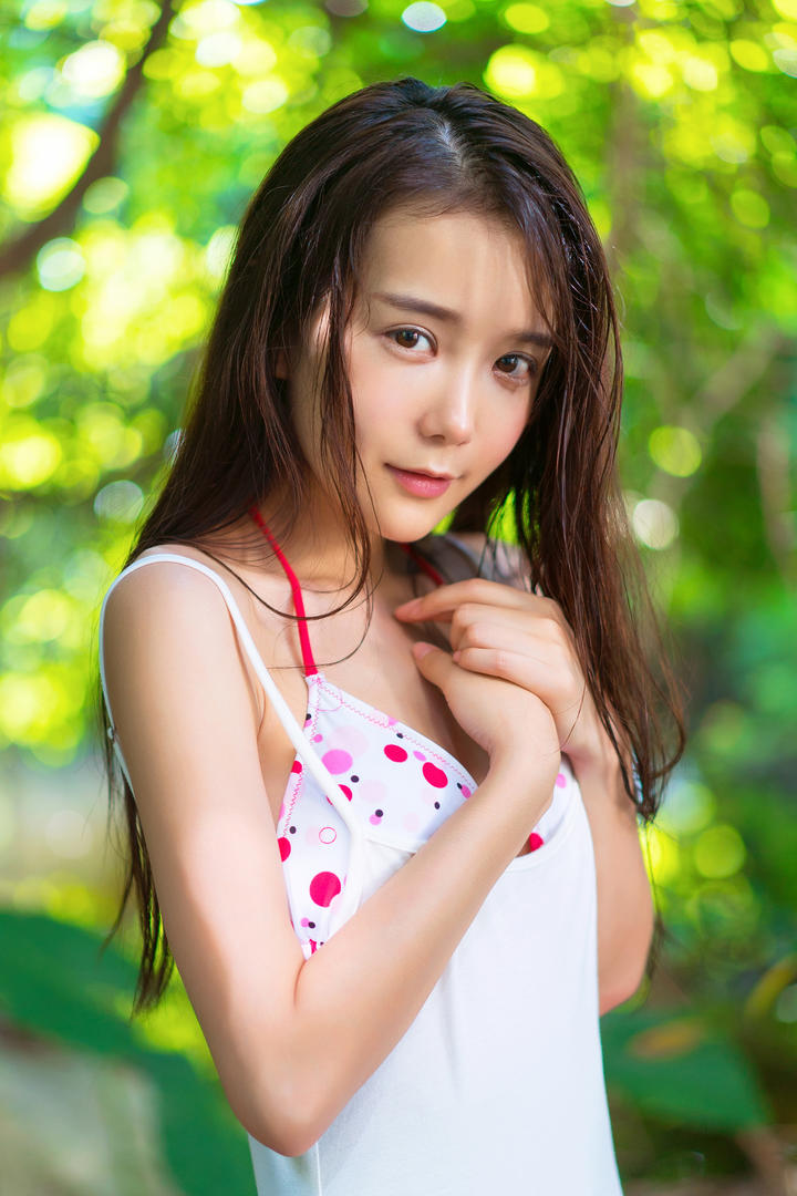 清纯唯美女生户外写真图片
