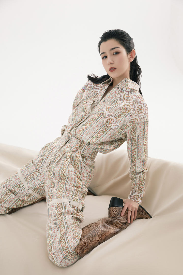 新疆女演员哈尼克孜图片