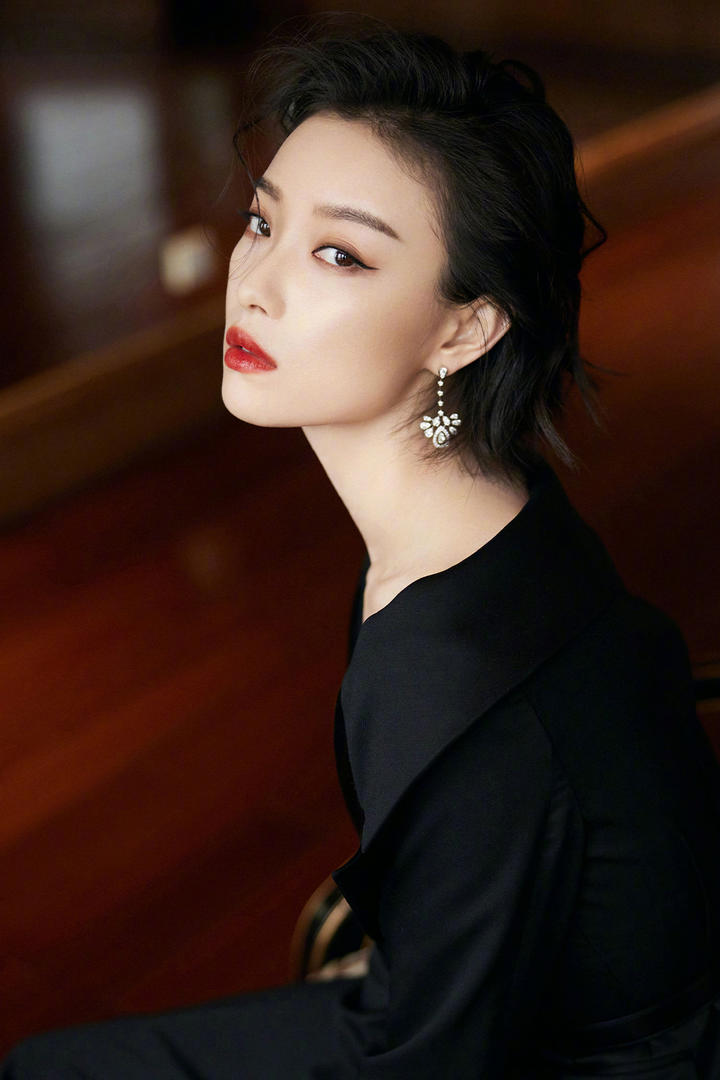 中国内地女演员倪妮干练短发写真图片