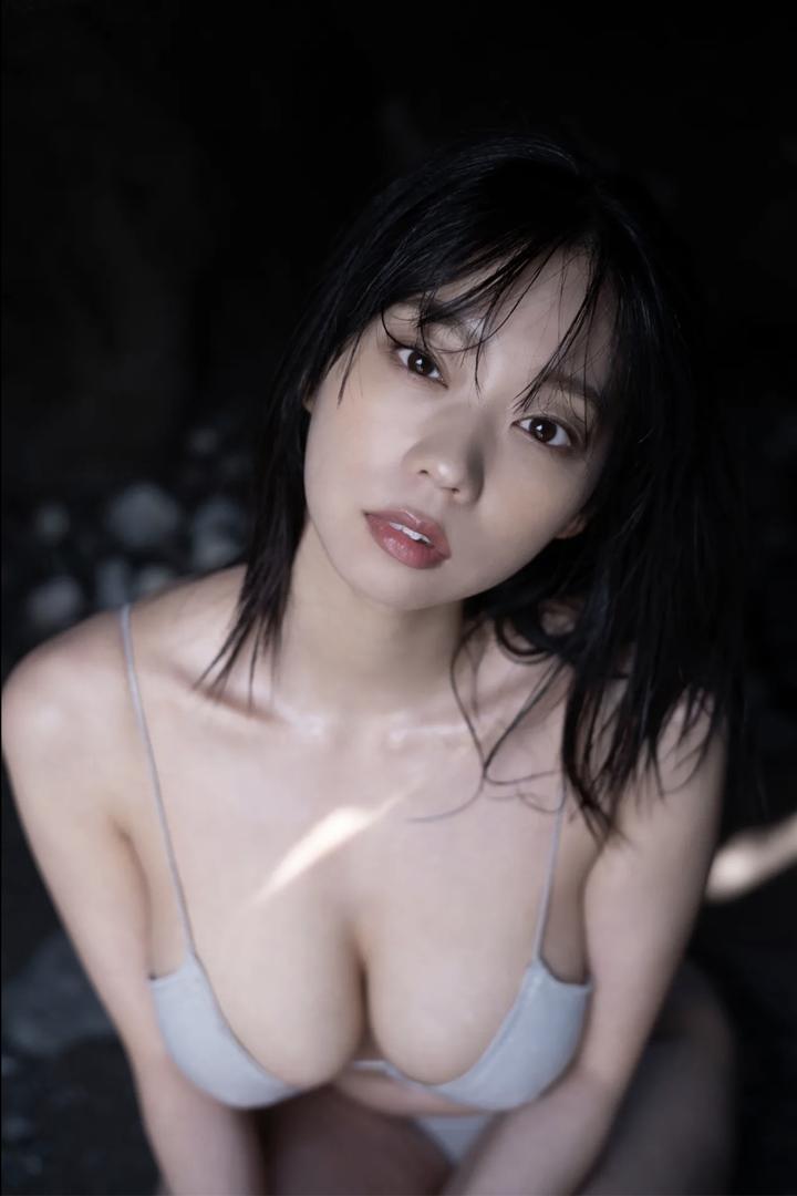 伊人春色爆乳性感尤物无码写真在线专区