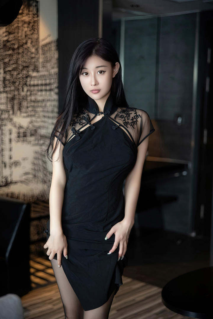 性感美女顾楚楚黑丝袜搭配旗袍极致诱惑写真图片
