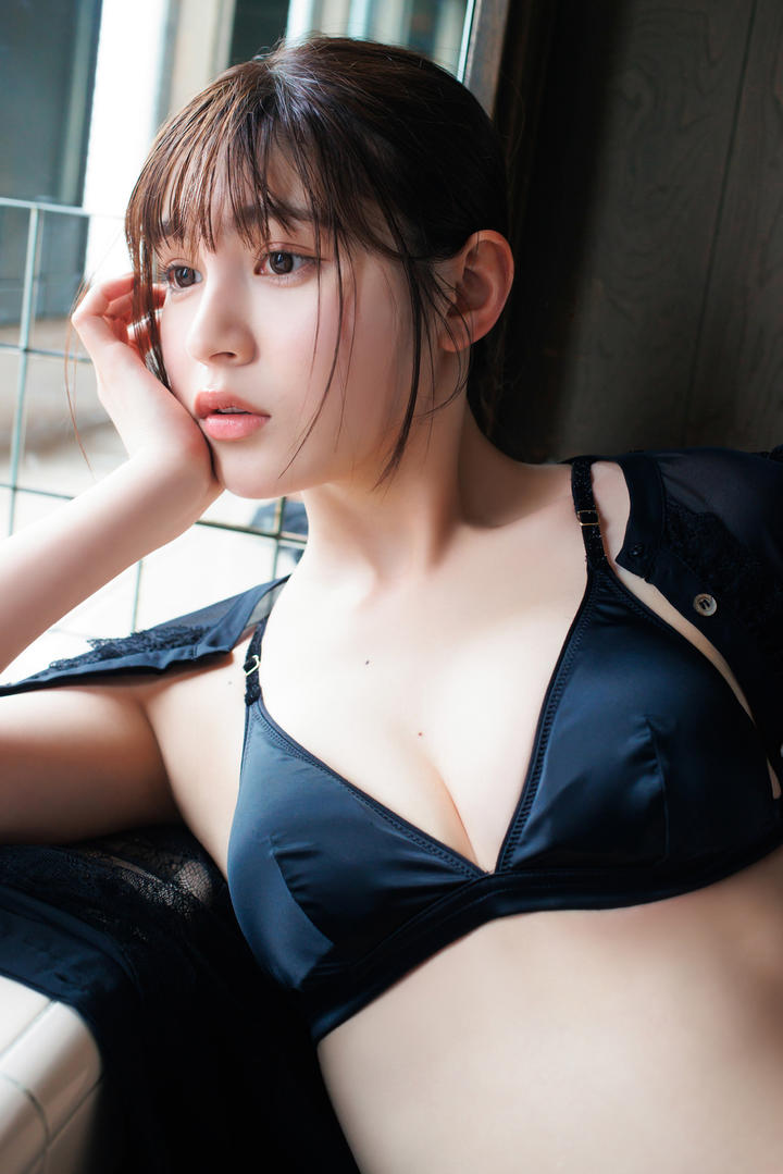 日本清纯三级美女上原亚衣自拍写真图