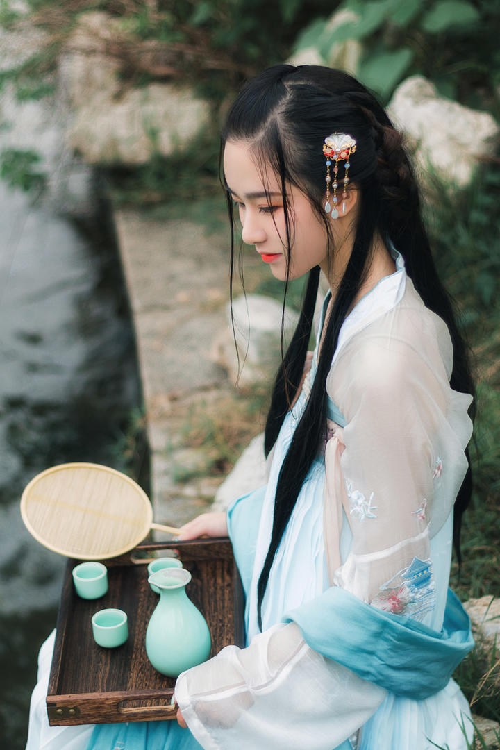 饮酒的唯美古典古装美女艺术摄影图片