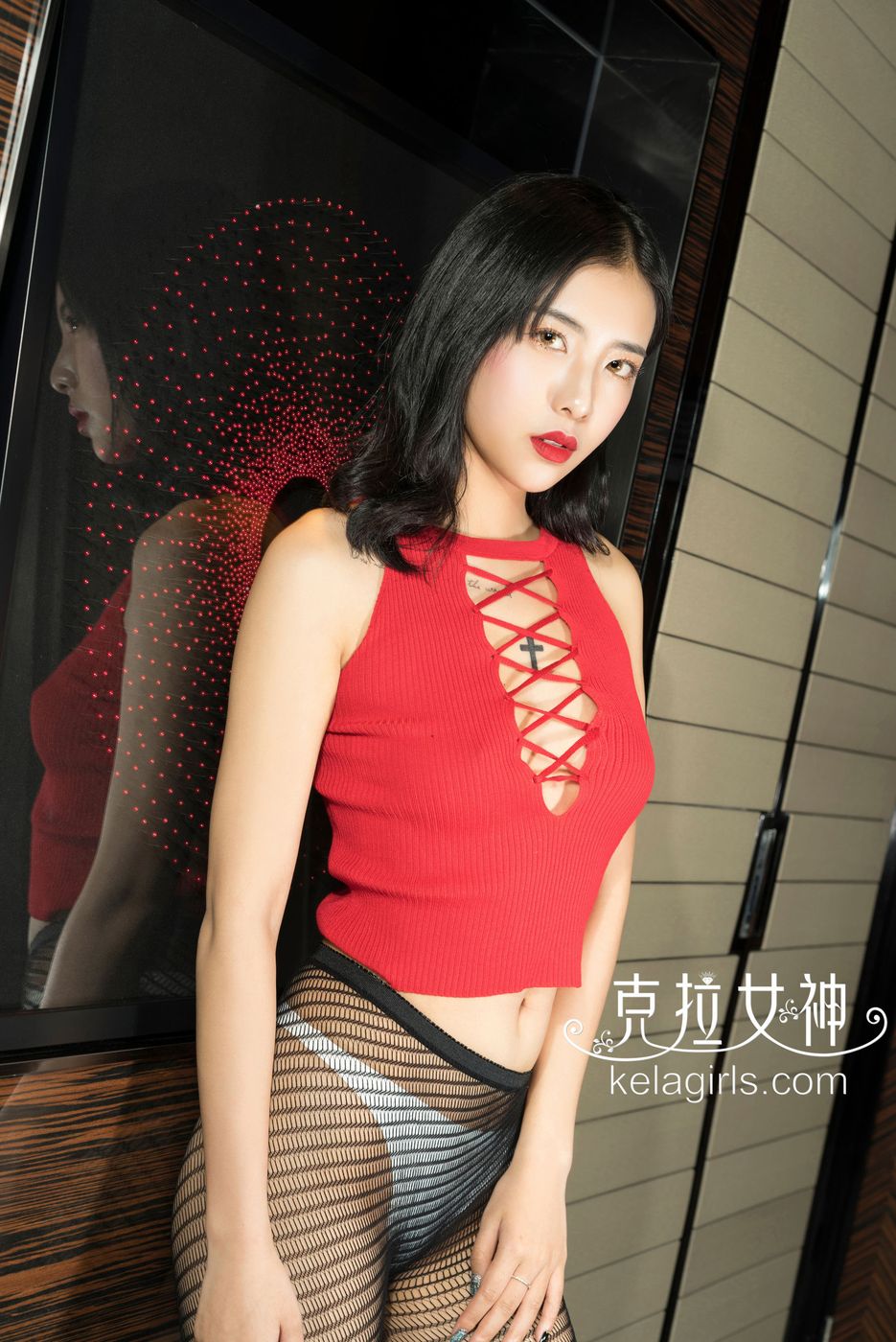 克拉女神美女模特凌雪黑丝美腿香肩翘臀冷艳写真