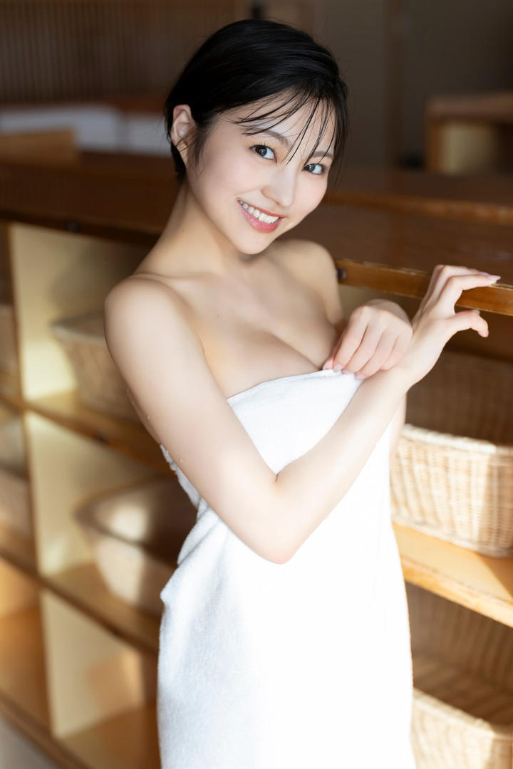 裹着浴巾的日本白嫩性感尤物一本道美女专区