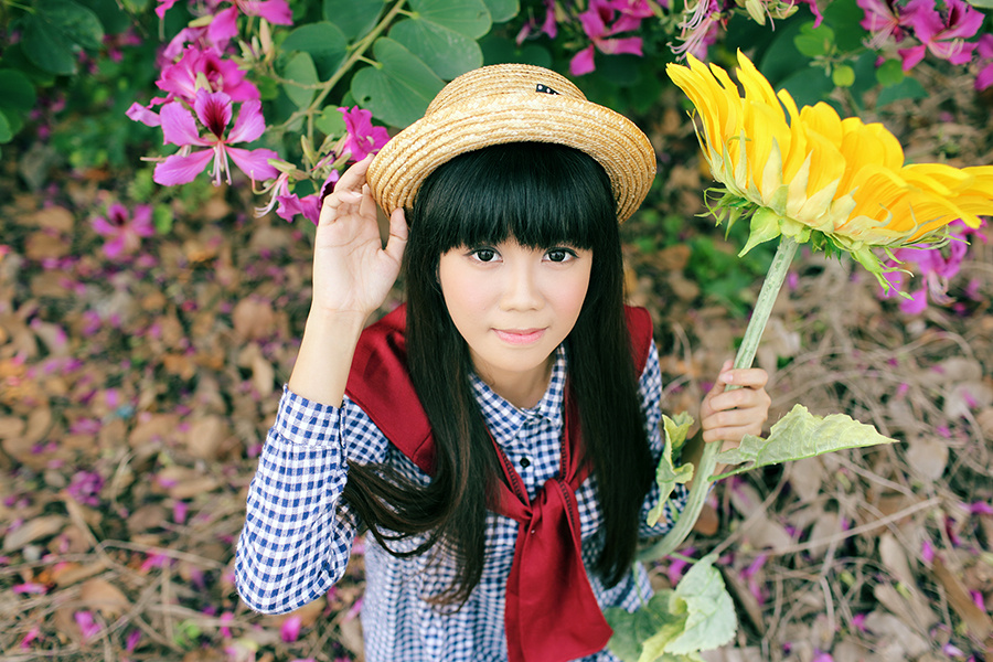 阳光下那灿烂如花的温情女孩